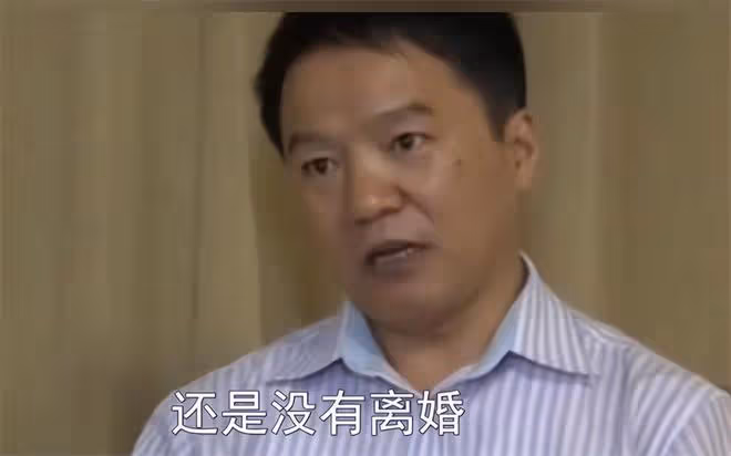 2012年,重慶大爺給懷孕女乞丐100元,不成想她是失蹤的博士女兒