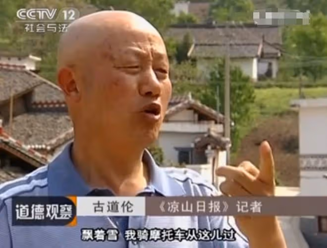 回顧:山村裡的雙胞胎,長相相同卻命運迥異,姐姐只能在地上爬行