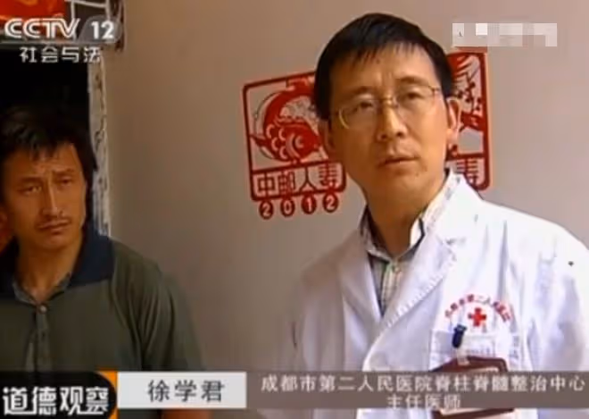 回顧:山村裡的雙胞胎,長相相同卻命運迥異,姐姐只能在地上爬行