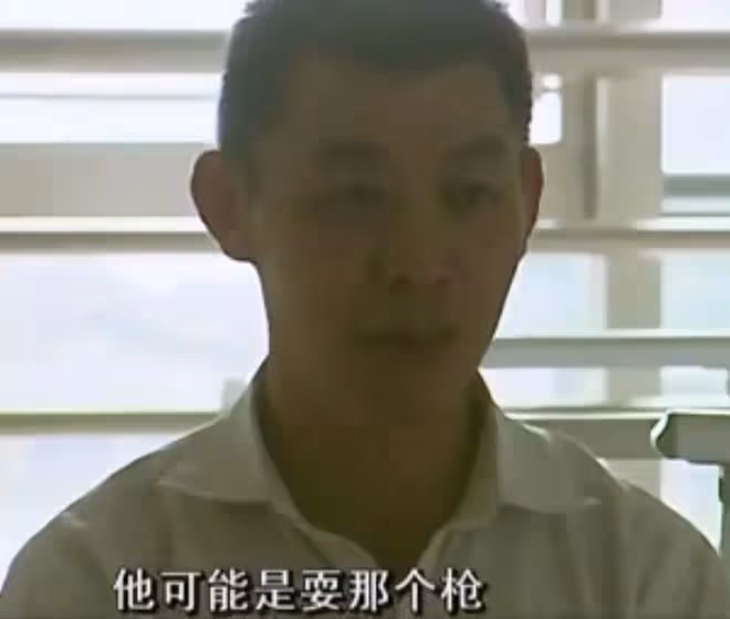 2012年,22歲小伙經常昏倒在地,醫生檢查發現:大腦里有兩顆子彈