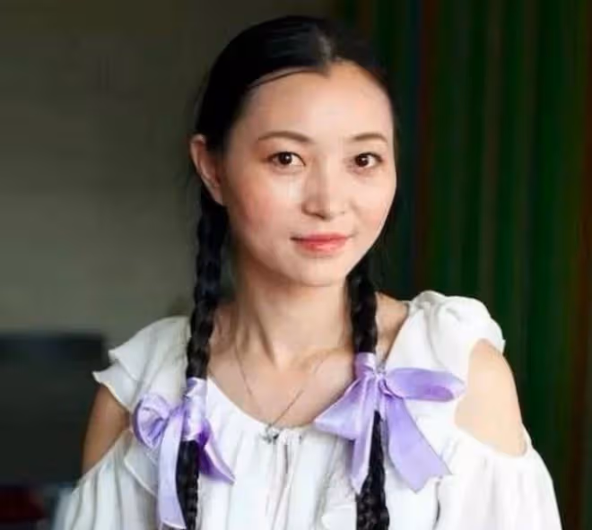 回顧:把狼當兒子帶回家的成都女孩,10年後在草原與它再次相認