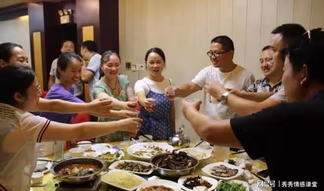 同學聚會,我大方把單買了,聚餐結束時餐廳老闆卻說:請買下單
