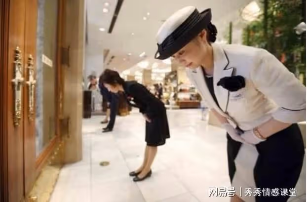 同學聚會,我大方把單買了,聚餐結束時餐廳老闆卻說:請買下單