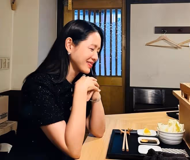 孫藝珍又幸福了,玄彬為她和兒子做烤雞,夫妻互動曬甜蜜