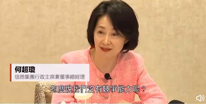 何超瓊給外甥女慶生,何超鳳摟著女兒合影,母女神似姐妹