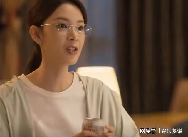 玫瑰的故事結局:白曉荷一個動作暴露她說謊了,兒子就是黃振華的