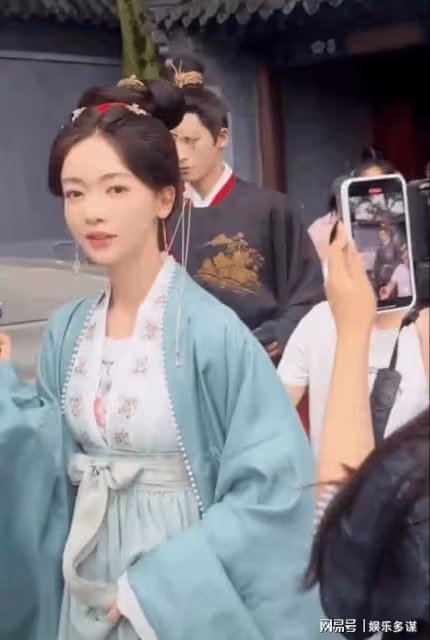 王星越吳謹言合體!《墨雨雲間》番外開拍!於正率先公開女兒