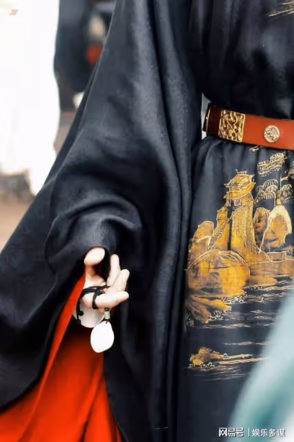王星越吳謹言合體!《墨雨雲間》番外開拍!於正率先公開女兒
