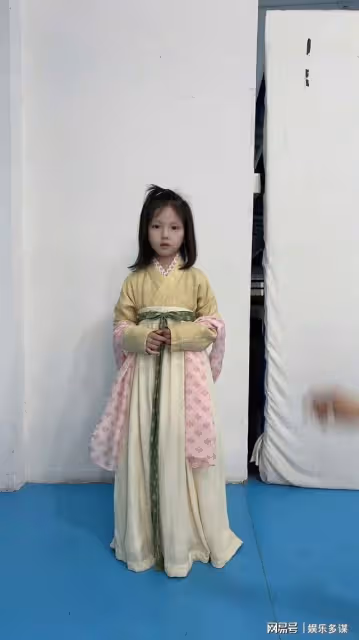 王星越吳謹言合體!《墨雨雲間》番外開拍!於正率先公開女兒