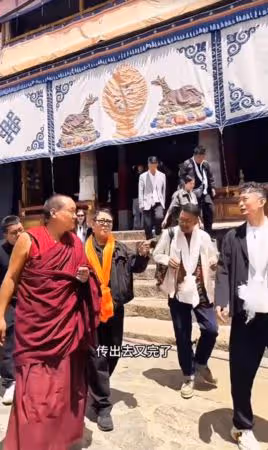 李連杰「走樓梯被攙扶」畫面曝! 下秒反轉...苦笑:傳出去又完了