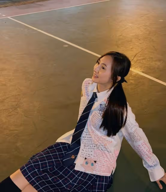 TVB小花中學畢業成績第一!大曬清純美照!露出校花級笑容