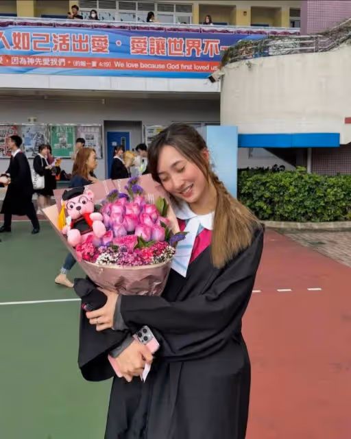 TVB小花中學畢業成績第一!大曬清純美照!露出校花級笑容