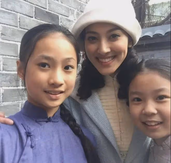TVB小花中學畢業成績第一！大曬清純美照！露出校花級笑容