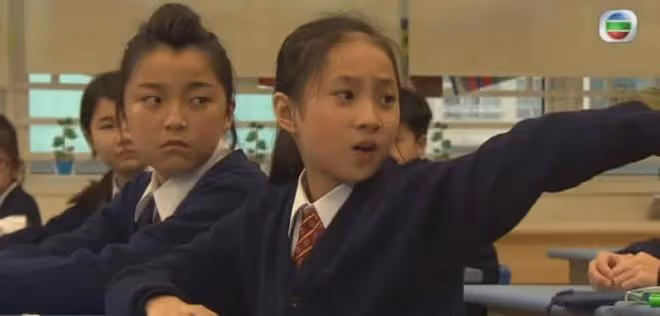 TVB小花中學畢業成績第一！大曬清純美照！露出校花級笑容