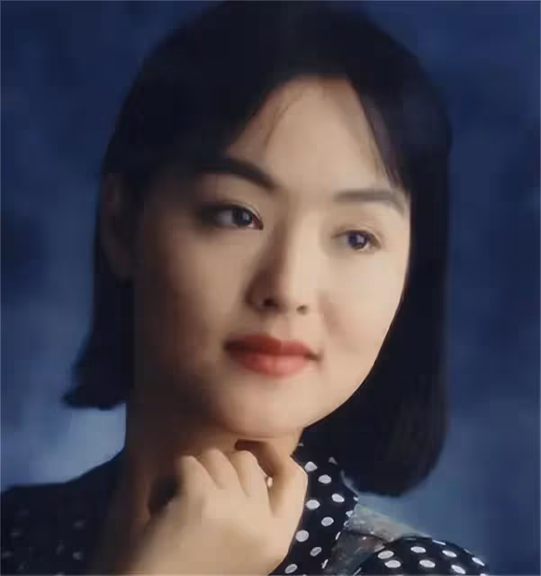 央視美女主持孫小梅:嫁小2歲海歸丈夫,如今成為人生大贏家