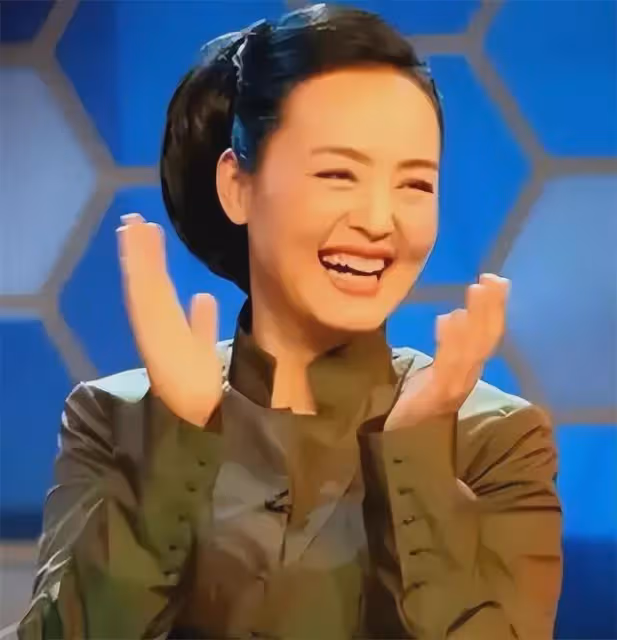 央視美女主持孫小梅:嫁小2歲海歸丈夫,如今成為人生大贏家
