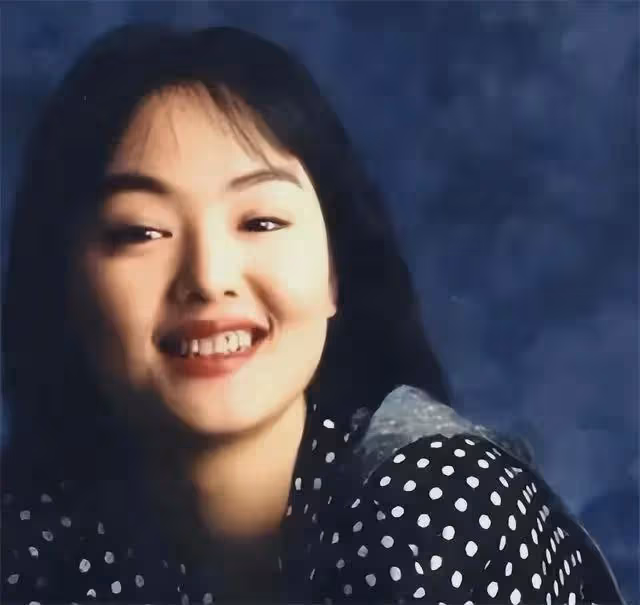 央視美女主持孫小梅:嫁小2歲海歸丈夫,如今成為人生大贏家