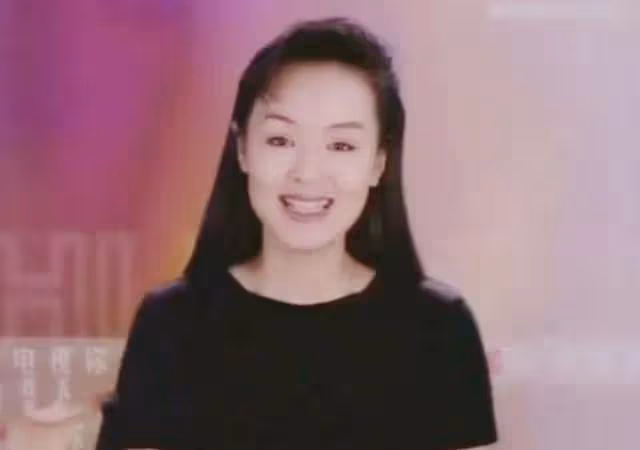 央視美女主持孫小梅:嫁小2歲海歸丈夫,如今成為人生大贏家