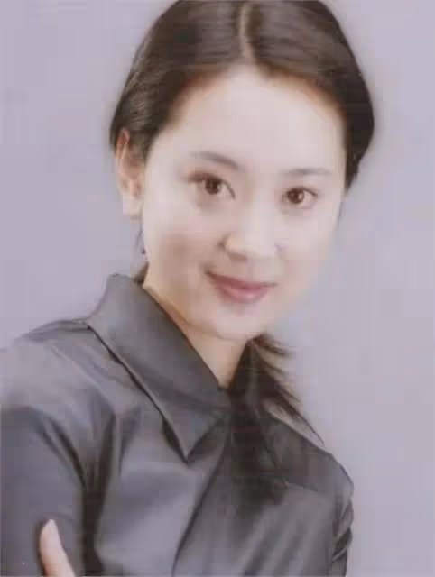 她是最乾淨的女演員,與小丈夫結婚18年零緋聞,把婆婆當親媽對待