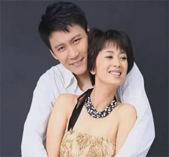 她是最乾淨的女演員,與小丈夫結婚18年零緋聞,把婆婆當親媽對待