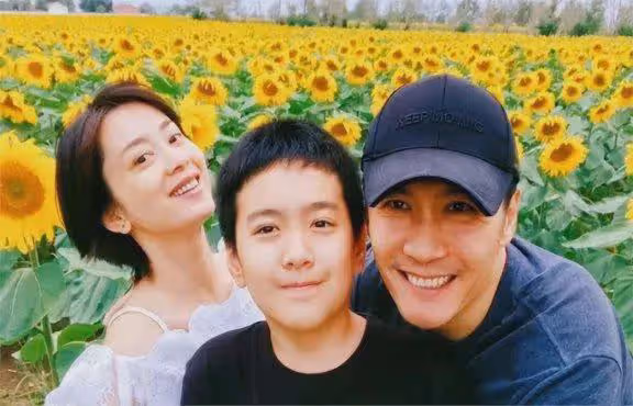 她是最乾淨的女演員,與小丈夫結婚18年零緋聞,把婆婆當親媽對待