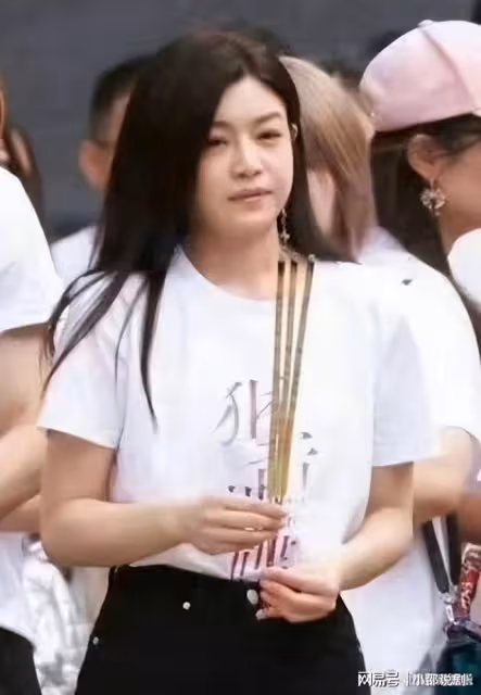和陳曉婚變是真的嗎?陳妍希現身「雙頰浮腫」疑似哭過?