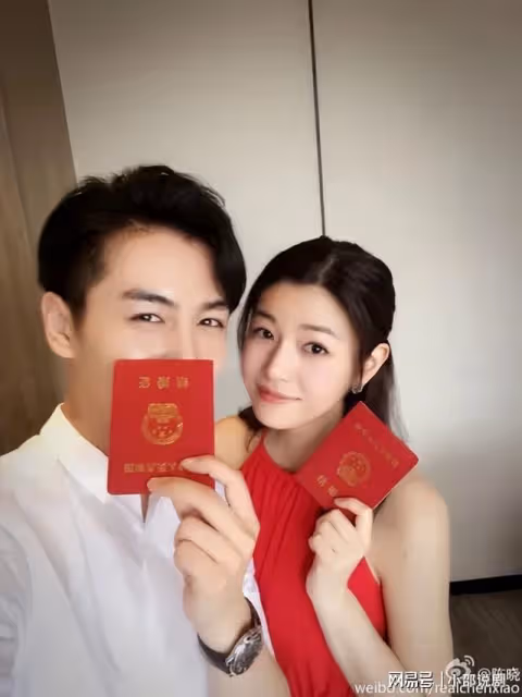 和陳曉婚變是真的嗎?陳妍希現身「雙頰浮腫」疑似哭過?