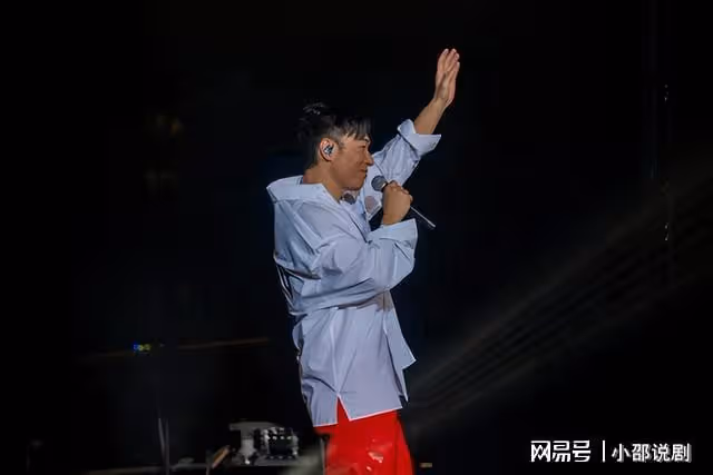 許志安唱和鄭秀文訂情歌哽咽,感激歌迷們不離不棄