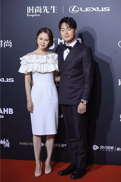 佟大為真是太有福氣了，關悅不僅長得好看身材也挺好，穿白裙真美