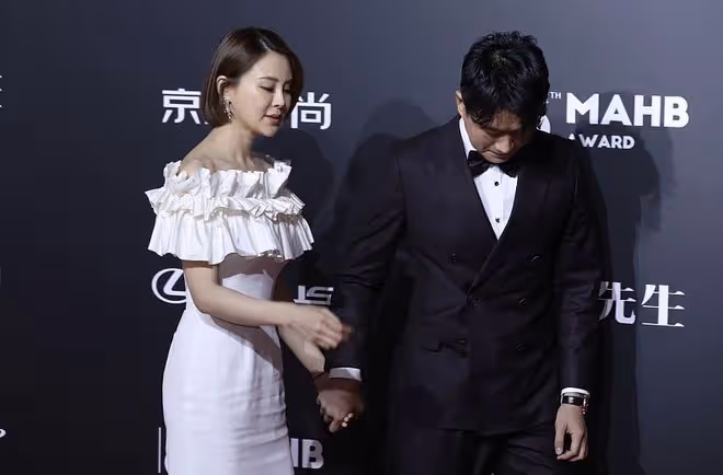 佟大為真是太有福氣了，關悅不僅長得好看身材也挺好，穿白裙真美