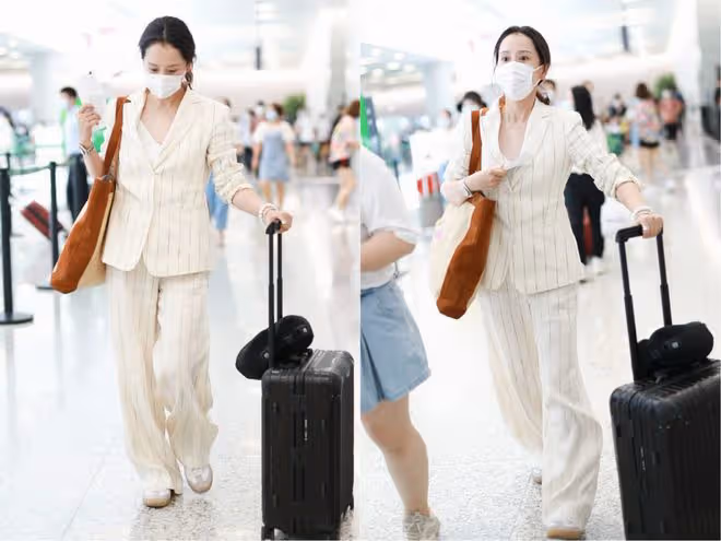 海清真沒什麼中年女人的影子，一身穿著好清爽，說30歲也不過分