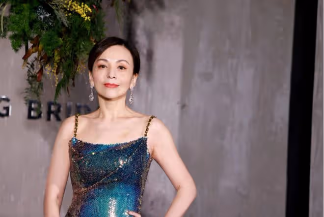 王琳這身材與膚色真讓人羨慕，穿「液體裙」女人味十足，太美了