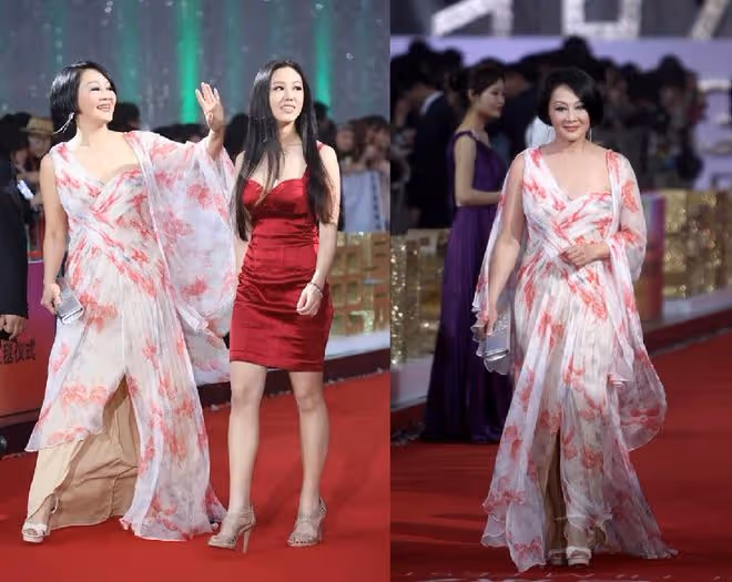 王姬歲數大了也不耽誤貌美，和女兒站在一起好像姐妹，看著真年輕