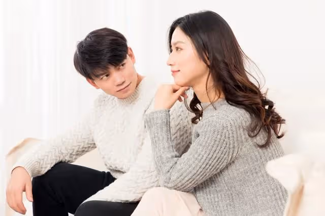 老公打工辛苦掙錢少,讓妻子出去掙錢,得知真實情況以後裝不知