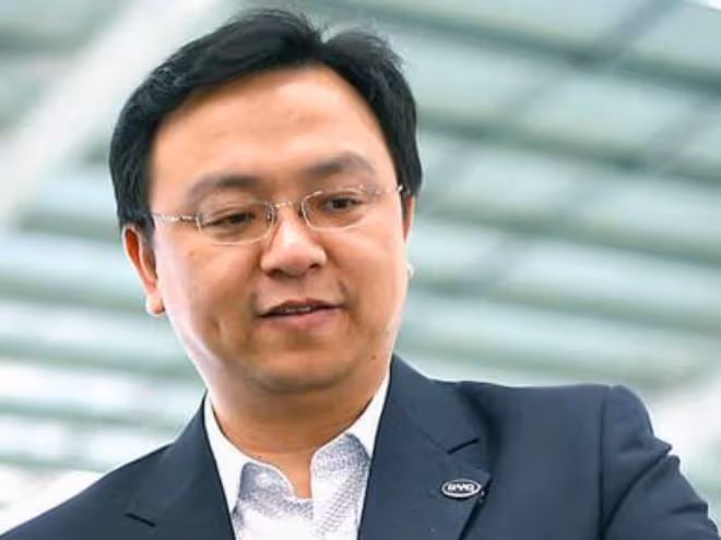 回顧王傳福:幼年父母雙亡,嫂子賣嫁妝交學費,如今身價百億報恩