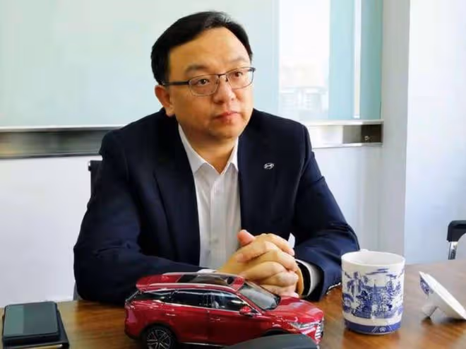 回顧王傳福:幼年父母雙亡,嫂子賣嫁妝交學費,如今身價百億報恩