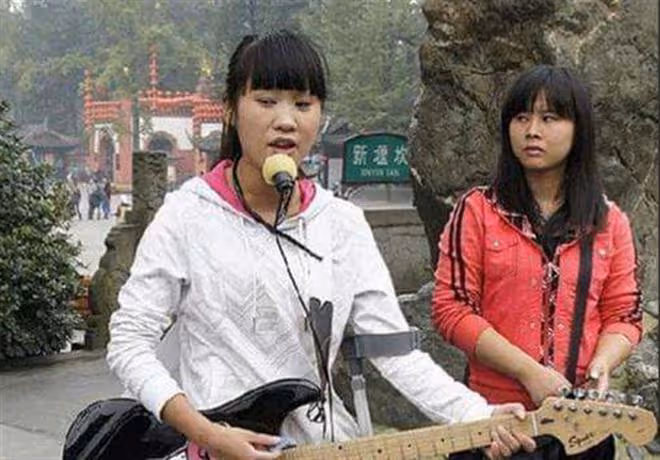 回顧:汶川地震時,妻子執意先救丈夫,丟失雙腿,遭丈夫狠心拋棄