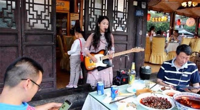 回顧:汶川地震時,妻子執意先救丈夫,丟失雙腿,遭丈夫狠心拋棄