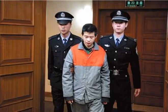 回顧：北京20歲小伙因恨殺害繼母，被判無期後卻說：監獄更像家