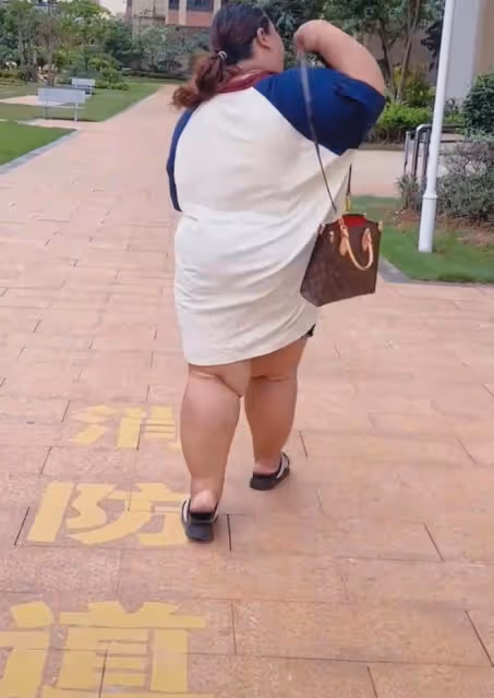 男子曬老婆婚後胖到二百多斤，網友：花同樣的錢，你抱了個最大的