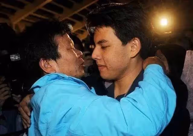 哭喊要留台灣！當年吳憶樺「被強制帶走出國」卻淪不良少年 10年後「跨海來台灣認親」畫面動容…