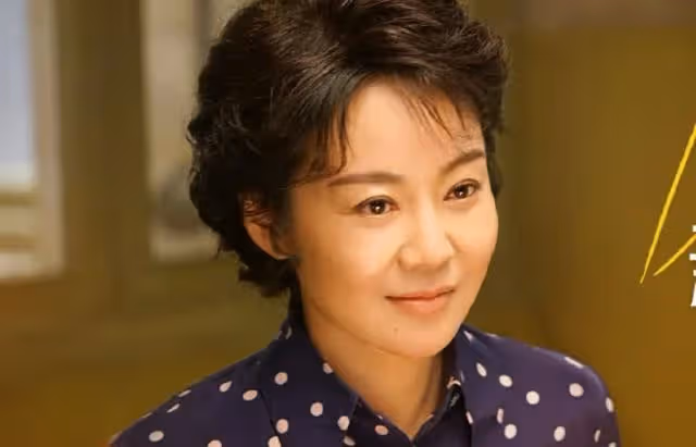 公婆結束60年婚姻，我陪婆婆去辦手續，剛辦好「公公突掏出一箱子」一打開結局反轉…