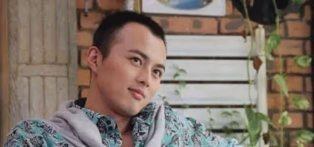 他是蔣欣前男友,也是張佳寧前男友,長得帥演技好,卻戲紅人不紅