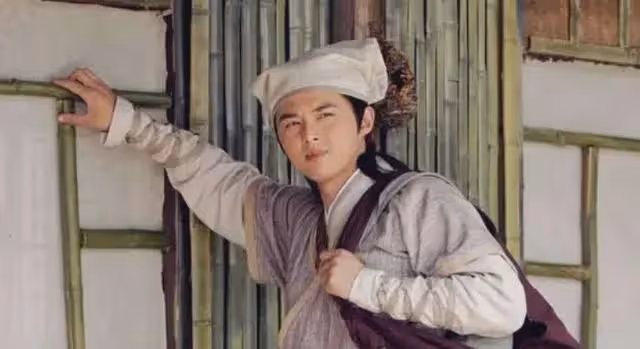 他是蔣欣前男友,也是張佳寧前男友,長得帥演技好,卻戲紅人不紅