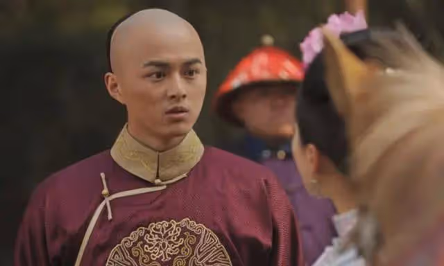 他是蔣欣前男友,也是張佳寧前男友,長得帥演技好,卻戲紅人不紅