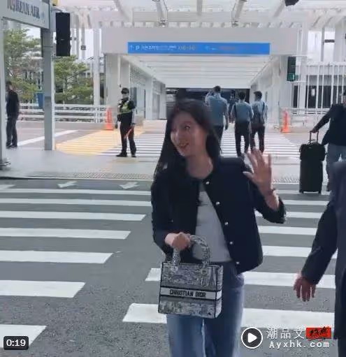 金智媛準備來台！「現身仁川機場狂比心」　手上一物超敬業