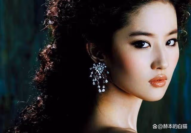 打了胡歌的臉?劉亦菲從被罵「假」到再戰封神,僅用了一個姿勢