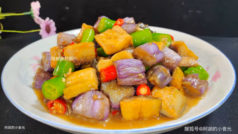 茄子和它天生一對,明白人都這樣吃!一煎一燒香透了,一口鮮軟絕味,滋味無窮