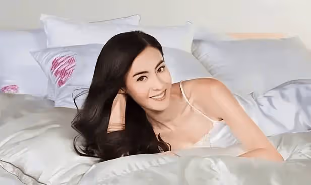 巧了!王菲和張柏芝同穿睡裙來拍大片,鋒哥選女人的眼光確實毒辣