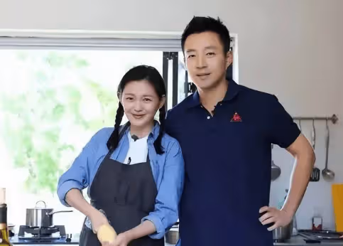 大不同!汪小菲給馬筱梅喂飯,此喂飯和具俊曄給大S喂飯,出發點是相反的